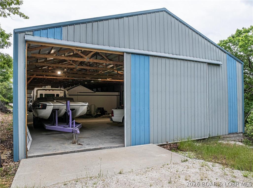 Image 3: Large rolling shop doors