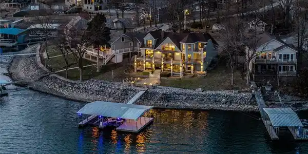 132 Old English Point