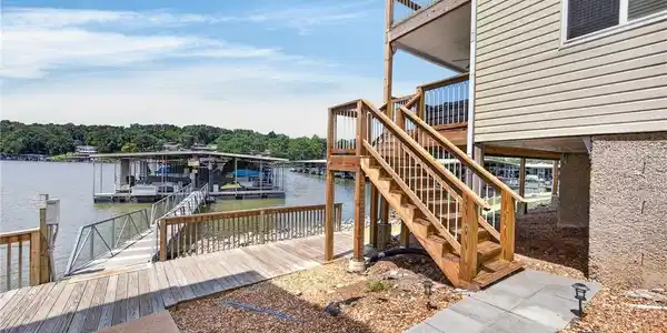 Image 3: Private staircase to boat your slip!