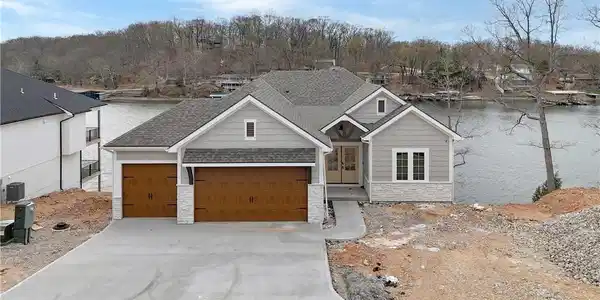 129 Hollow Oak Court