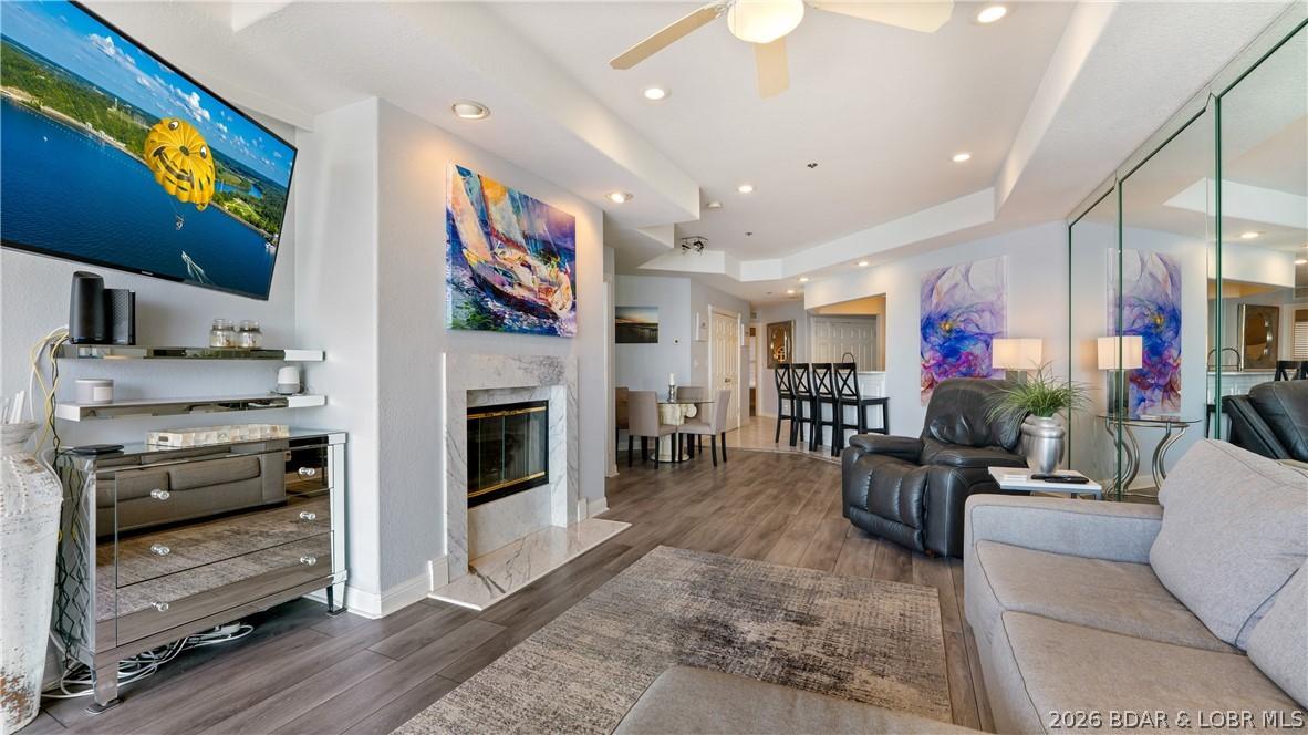Image 3: Move-in ready for you to enjoy lake living