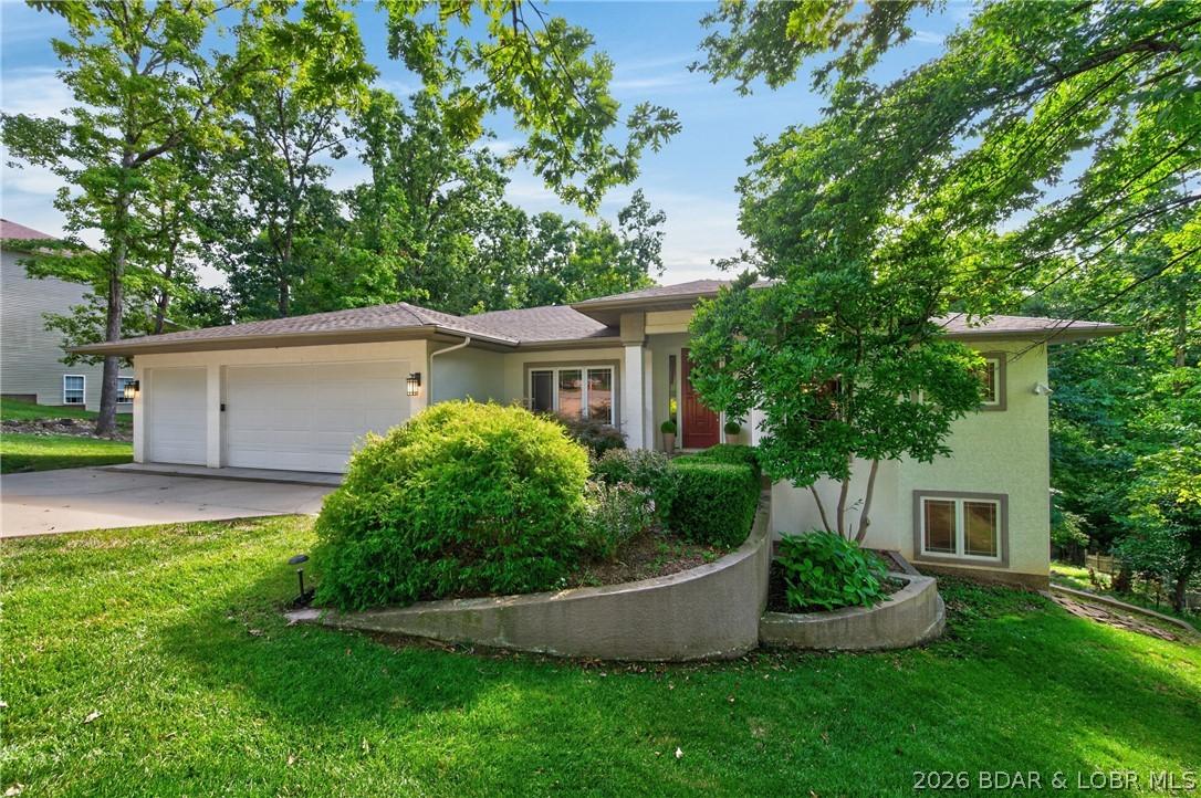 Image 1: Great curb appeal Welcome to 201 Palmer Dr Country