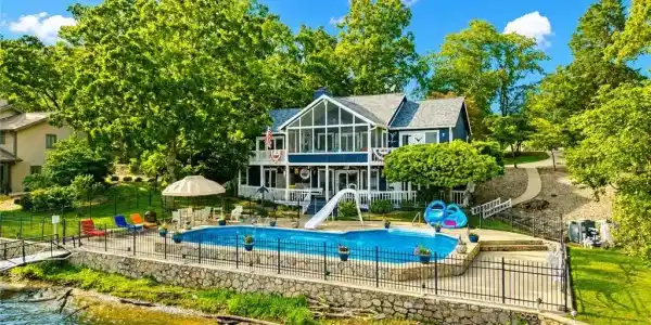 600 Heron Estates Drive