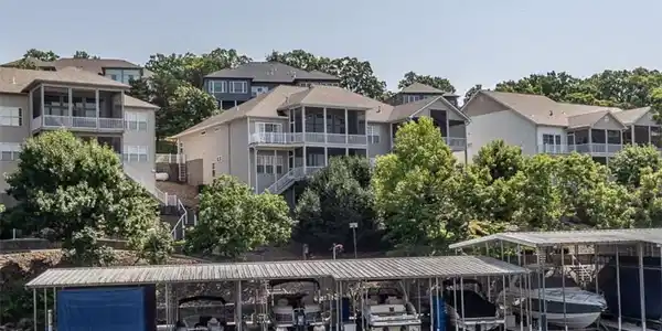 548 Lakeshore Drive