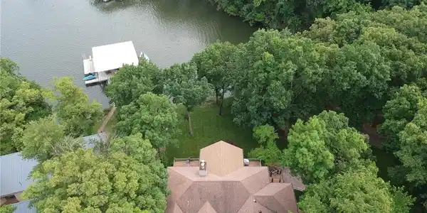 108 Lakeview Court