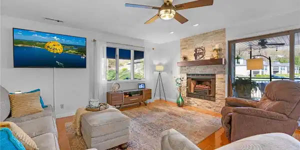 1394 Pelham Parkway