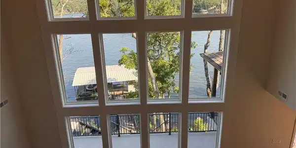 Image 3: Large bay of windows