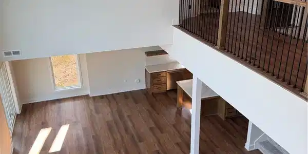Image 4: Overlook into living area