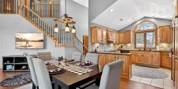 Image 3: Open & Bright floorplan