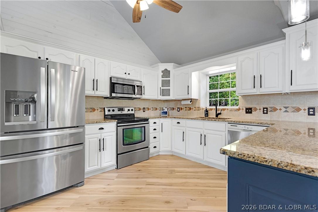 Image 3: Lots of cabinets