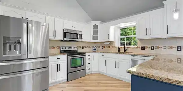 Image 3: Lots of cabinets