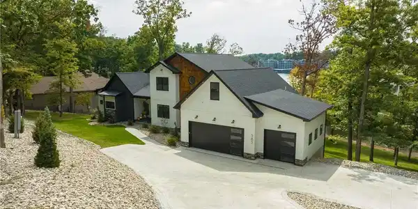 585 Via Appia Drive
