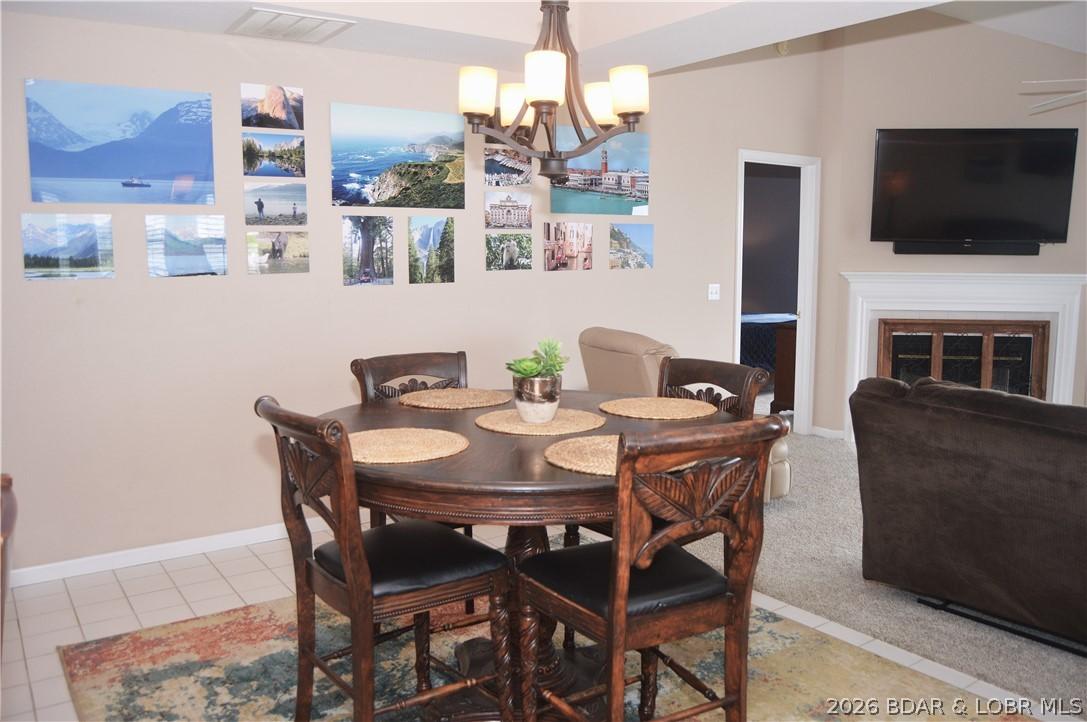 Image 4: Dining area