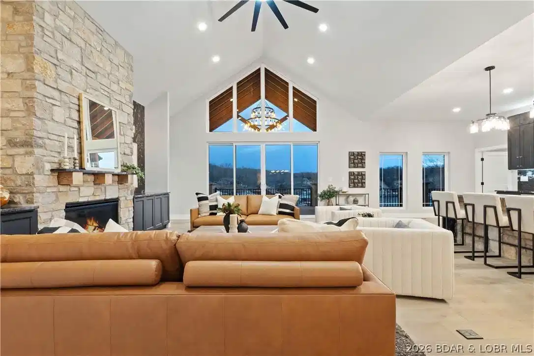 Image 1: Impressive windows that lead out to the large cove
