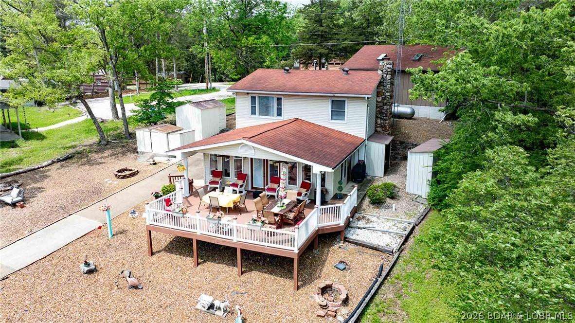 Image 3: Gentle lot with tons of outdoor space and easy acc