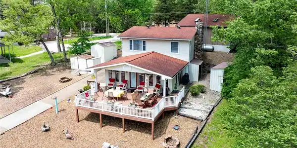 Image 3: Gentle lot with tons of outdoor space and easy acc
