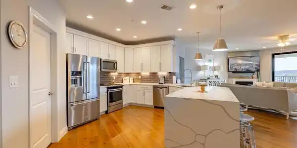 Image 3: Gourmet kitchen - huge island w/waterfall quartz c