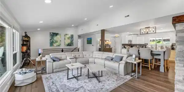 2437 Mohawk Lane