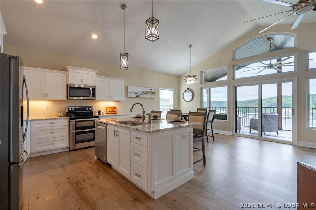 Image 4: Look at those beautiful finishes and vaulted ceili