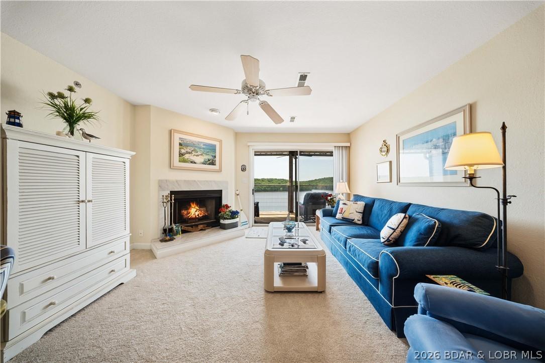 Image 3: Wide open floor plan