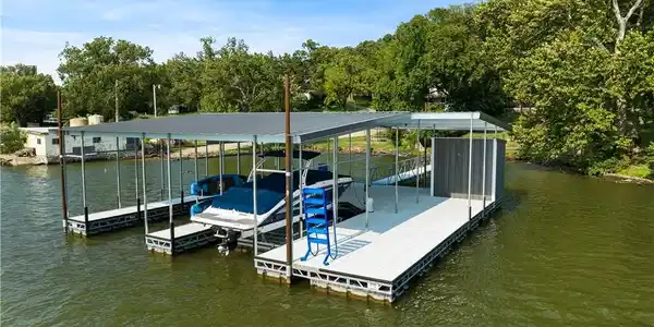 Image 3: Flat Lot Provides Easy Access to Dock