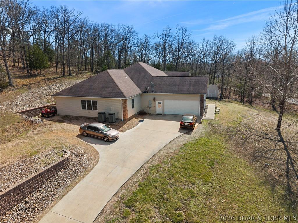 Image 2: overview of garage and driveway OLD roof