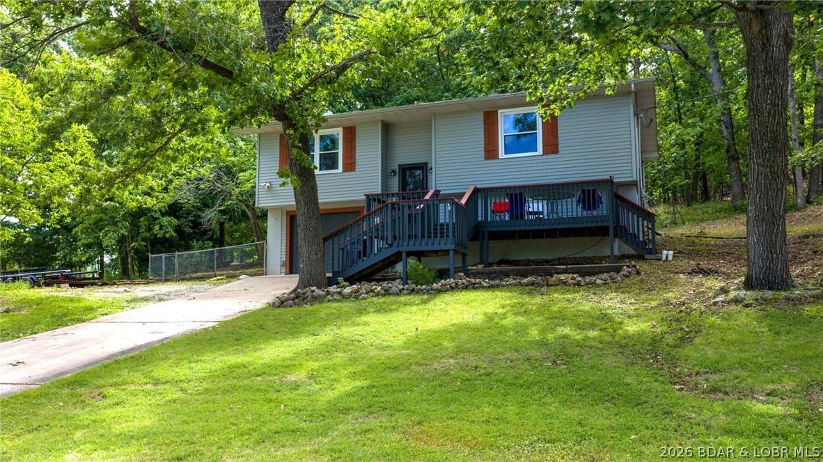 Image 2: Large front yard