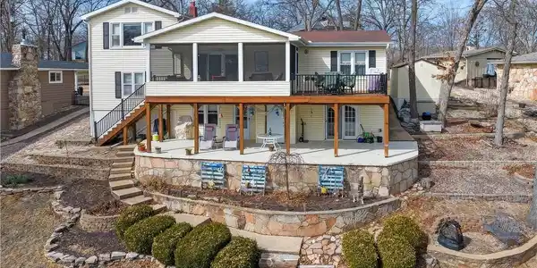 1055 Genes Point Road