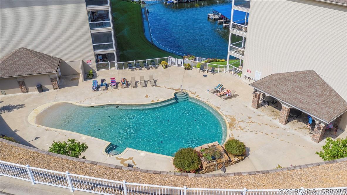 Image 4: Main Pool.