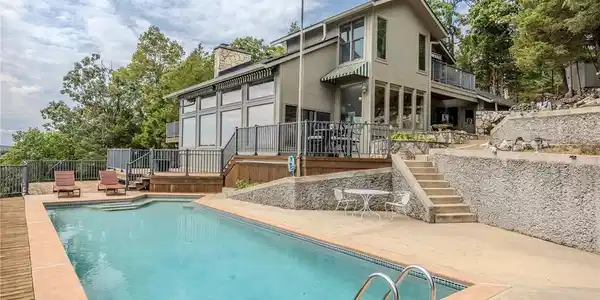 204 Tall Oaks Drive
