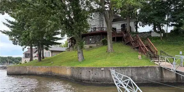Image 3: Beautiful 160 Feet of Seawalled lakefront