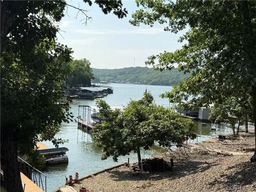 Image 1: View to enjoy from all 3 decks