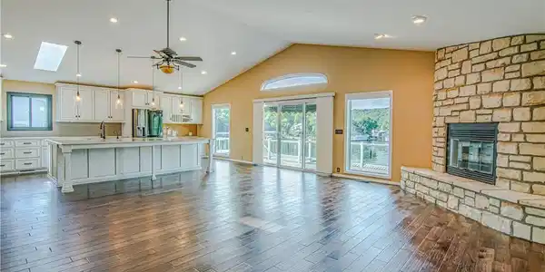 584 Woodland Point