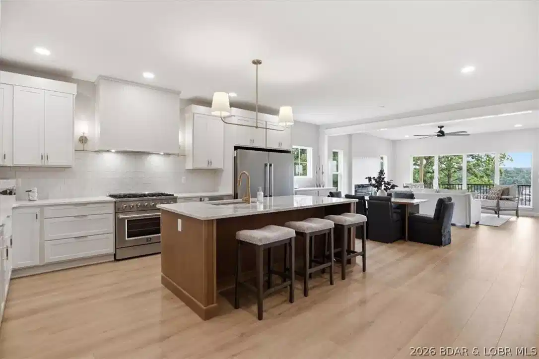 Image 1: Amazing open floor plan