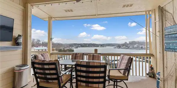 86 Aqua Finn Drive
