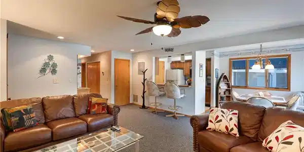 1376 Pelham Parkway