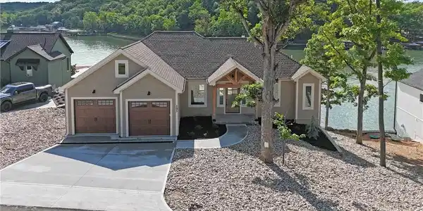 105 Hollow Oak Ct.