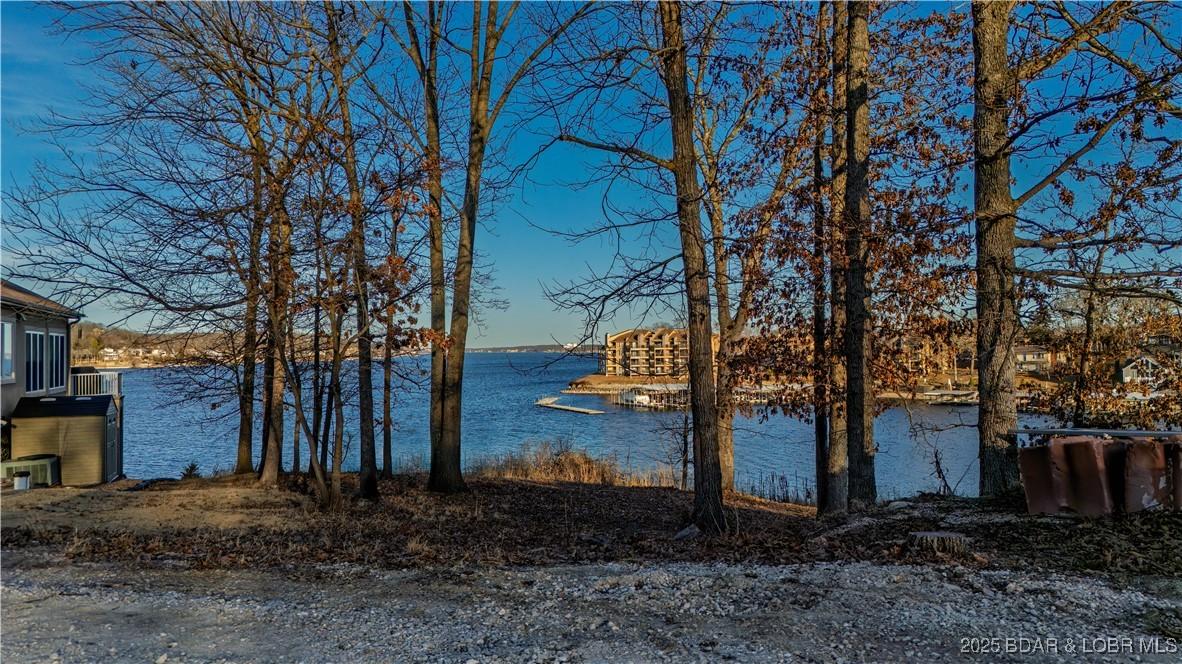 Image 4: Lake view from the Lot