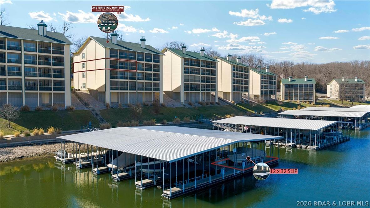 Image 2: Lakeside of unit