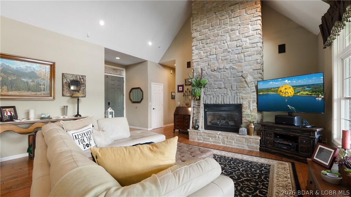 Image 3: Walk in to your grand living room with a beautiful