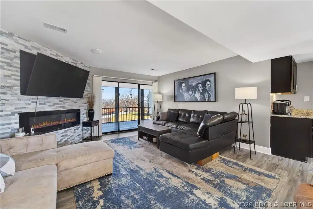 Image 1: Living area from entry