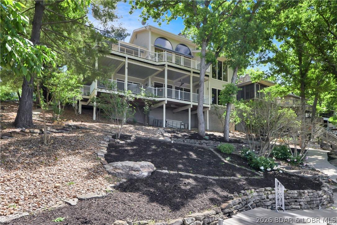 Image 2: Beautiful home at the 6mm of the Osage with 100 ft