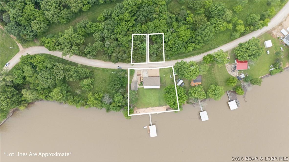 Image 4: Lakefront home and 2 lots across the street 100 x