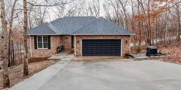 33 Akron Court