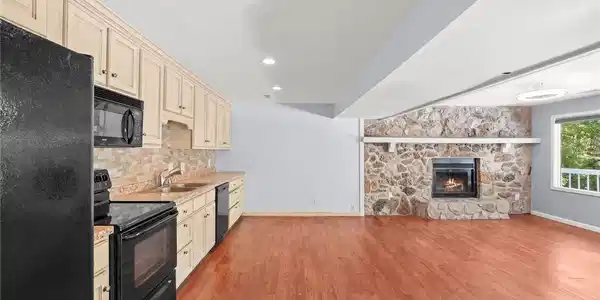 Image 2: Kitchen on the main