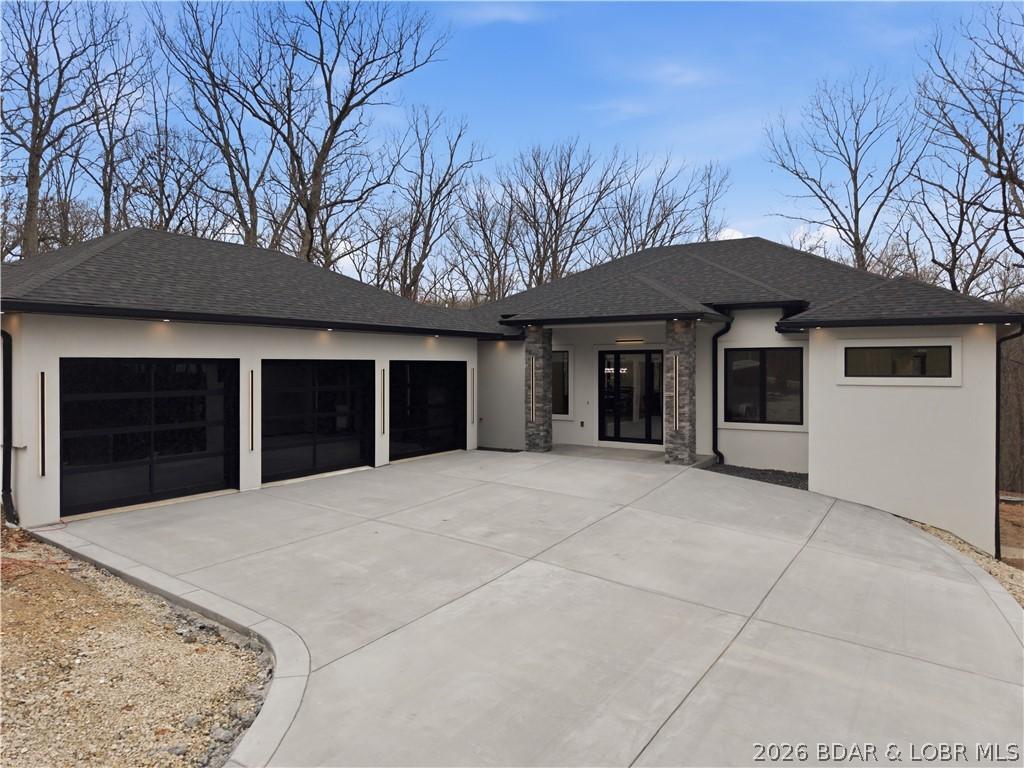 Image 3: Three Car Garage