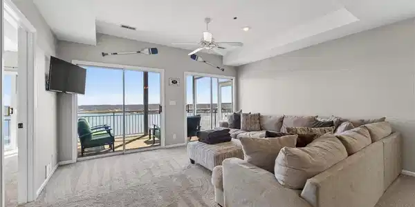 72 Palisades Lakeview Drive