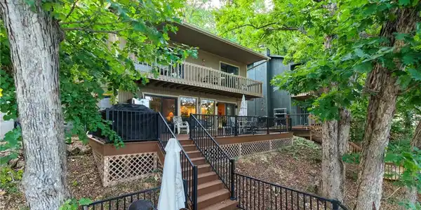 Image 3: Panoramic view of the multi-level deck overlooking