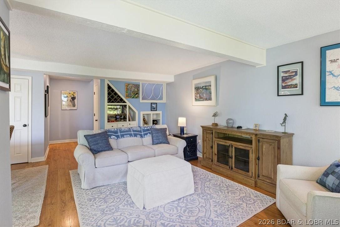 Image 4: Furniture is included