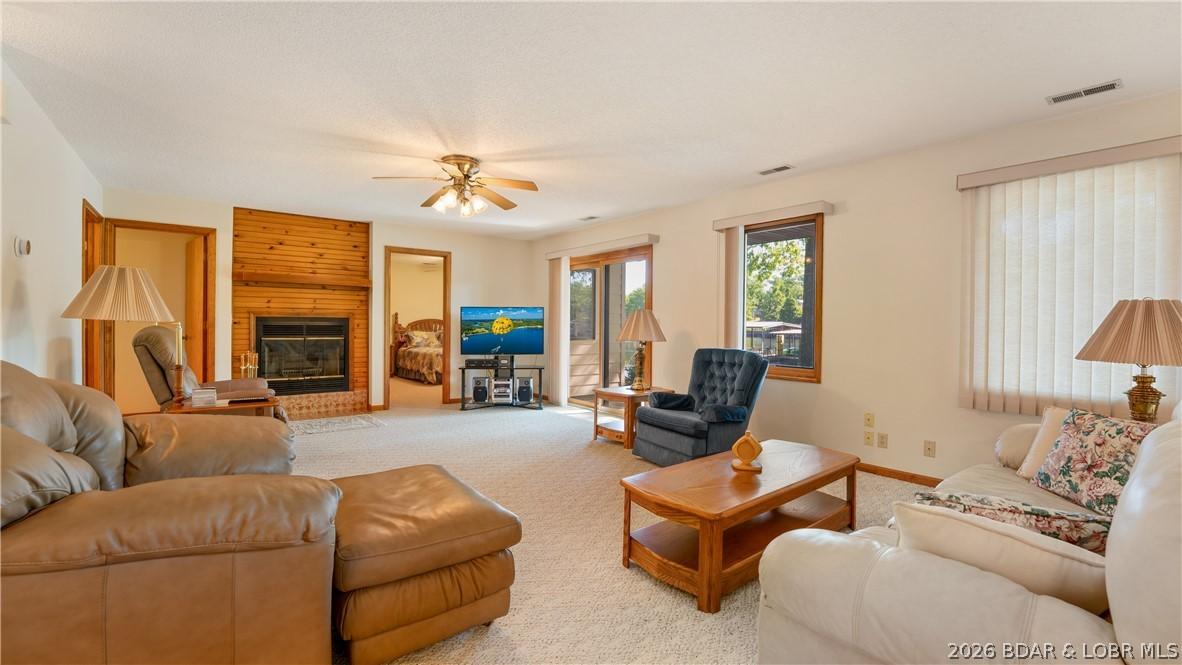 Image 3: spacious living rm